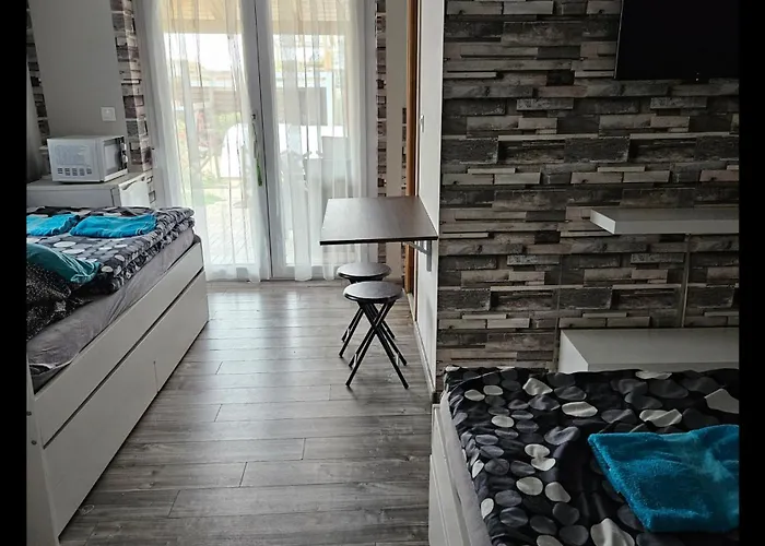 בית הארחה Kids' Paradise House 4*