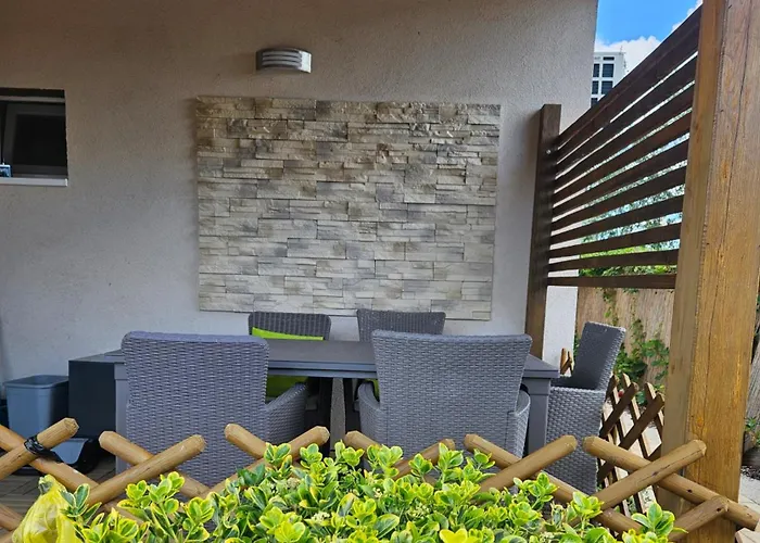 Kids' Paradise House בית הארחה 3*