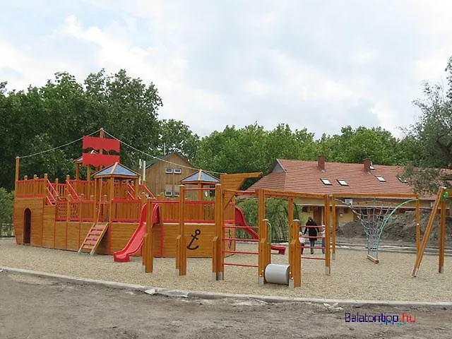 Kids' Paradise House בית הארחה